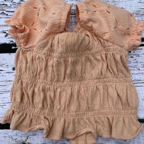 Smocked top and bloomer short set size 6-12 months - Picture 3 of 8
